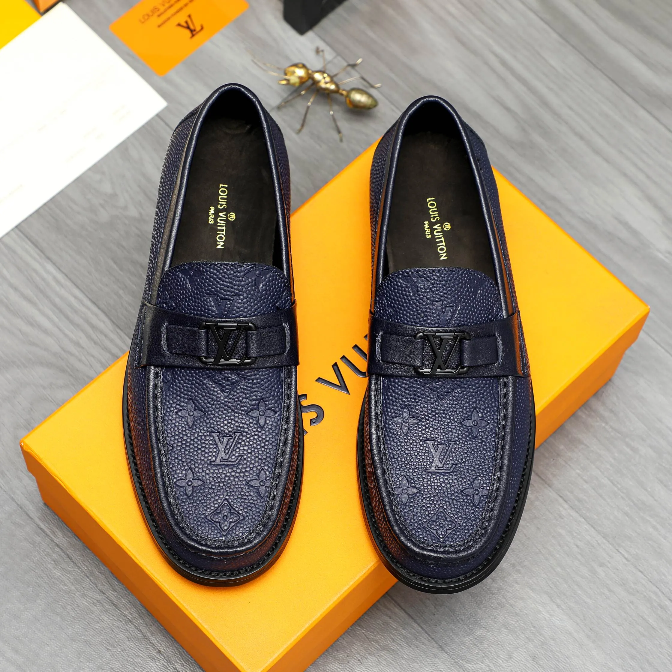 Men's shoes 💰420 Product trademark: LV "Louis Vuitton" business slip-on leather shoes Regular size: 38-45 (45 is custom-made and non-returnable) Product materials: Selected grain embossed cowhide upper, cowhide lining, original outsole